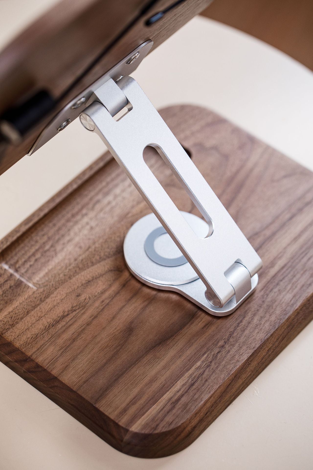 The Little Prince reading stand is made of solid wood and can be raised, lowered and extended