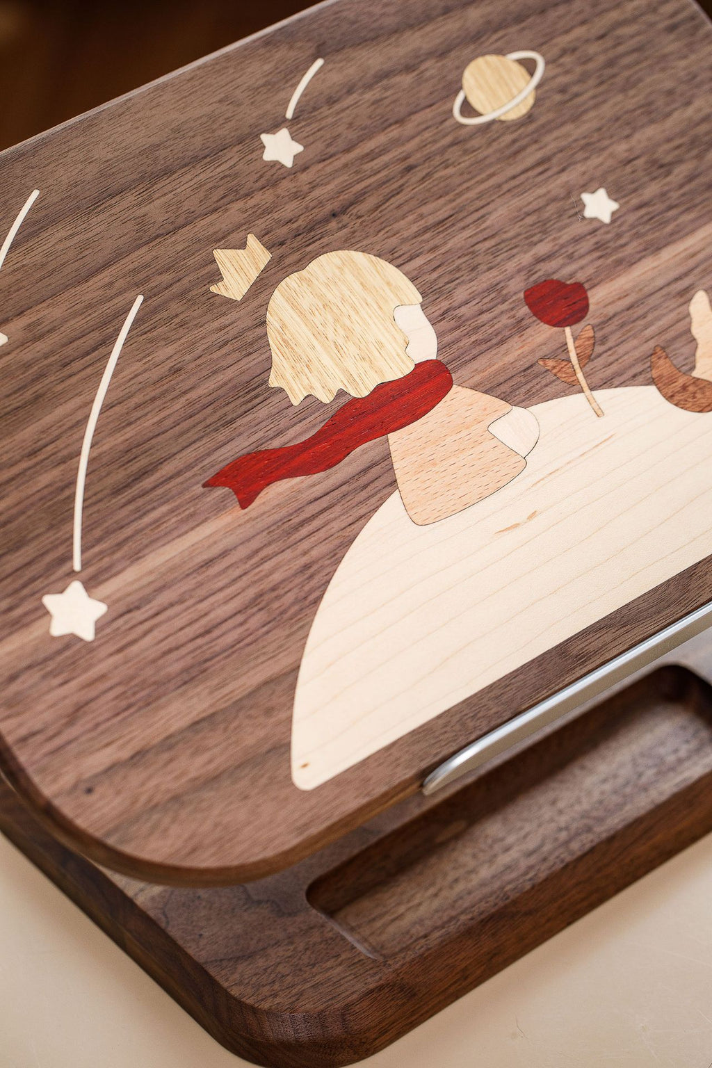 The Little Prince reading stand is made of solid wood and can be raised, lowered and extended