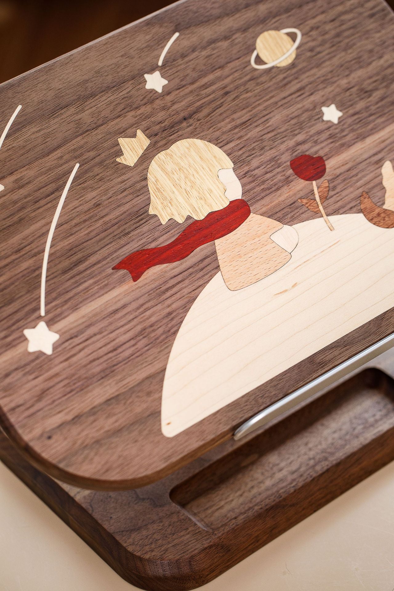 The Little Prince reading stand is made of solid wood and can be raised, lowered and extended