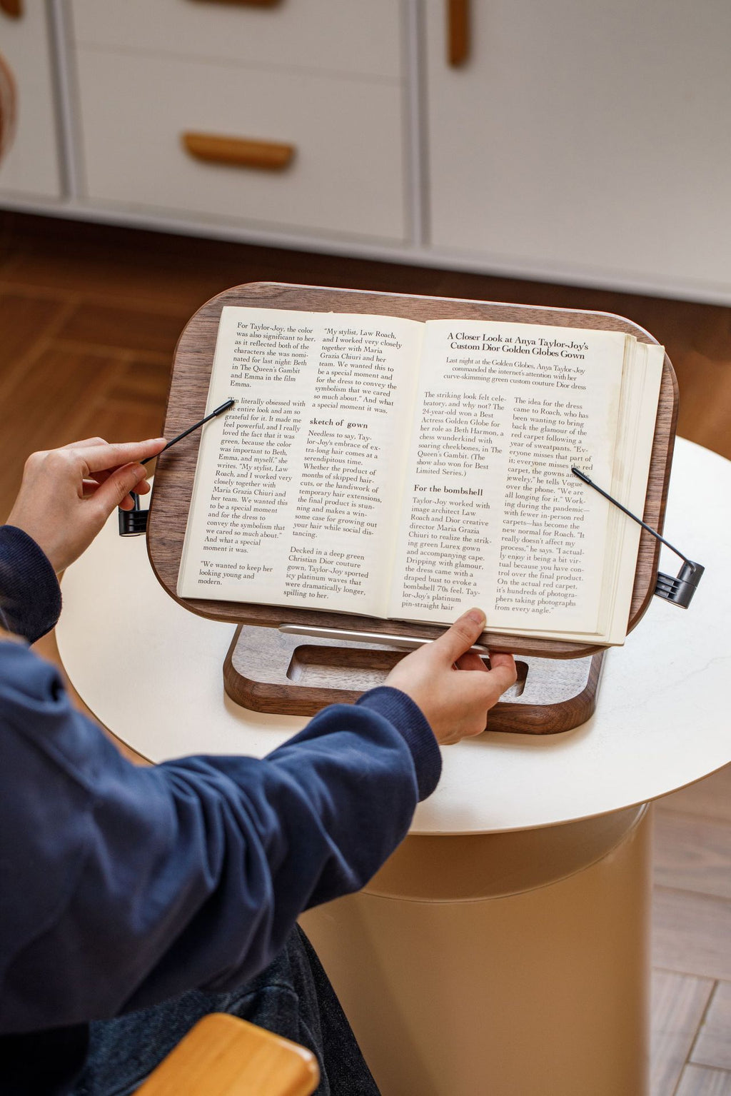 The Little Prince reading stand is made of solid wood and can be raised, lowered and extended